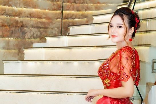 Hoa hậu nhân ái Kim Chi xuất hiện rạng rỡ trong dạ tiệc tri ân mỹ nhân đỉnh cao “Hội tụ vì cộng đồng”