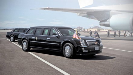 Xe limousine phiên bản 2017 dành cho tân tổng thống Mỹ dự kiến vay mượn các chi tiết thiết kế từ mẫu Escalade. Ảnh xe theo hình dung của Autoweek