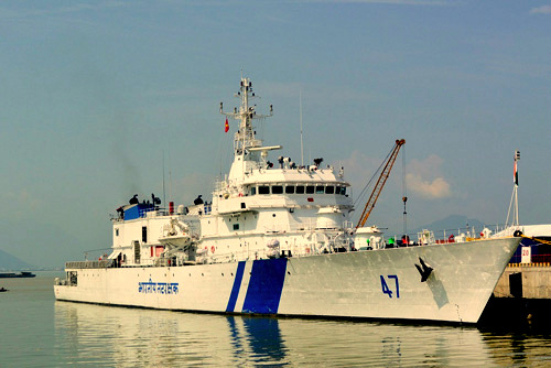 Tàu tuần tra SAMRAT Ấn Độ cùng 140 sỹ quan  thăm hữu nghị TP Đà Nẵng