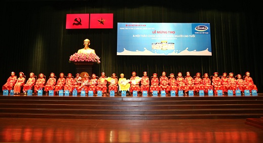 Vinamilk tổ chức lễ mừng thọ và chăm sóc sức khỏe cho 1000 người cao tuổi tại Tp. Hồ Chí Minh