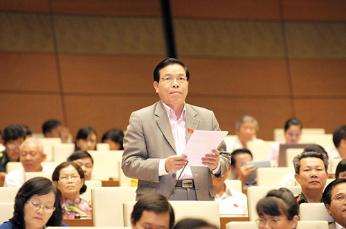 Ông Phan Văn Quý phát biểu trong phiên thảo luận tại Hội trường Quốc hội.