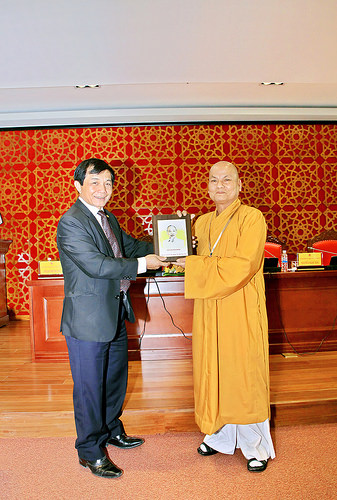 Hoà thượng Thích Nhật Phát trong một chuyến gặp phó chủ tịch Quốc hội Nguyễn Thị Kim Ngân