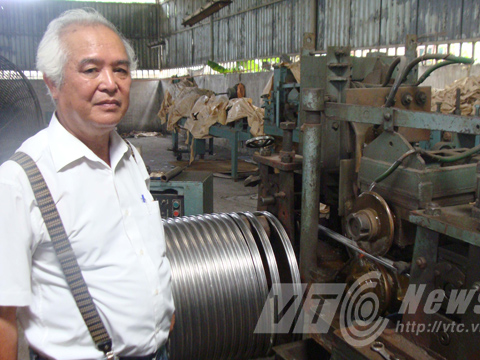 Kỹ sư Việt chế ôtô chạy nước lã, người Nhật chào thua