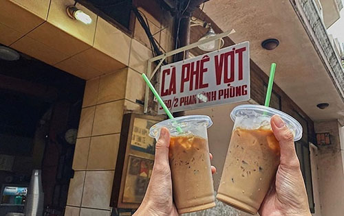 Cà phê vợt Sài Gòn, vị cà phê xưa thu hút người trẻ nay