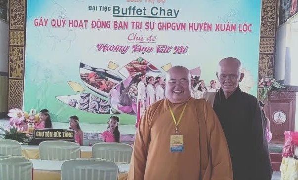 Chùa Đại Minh – Đồng Nai: Trao tặng quà đến chư Tăng có hoàn cảnh khó khăn trong mùa an cư kiết hạ