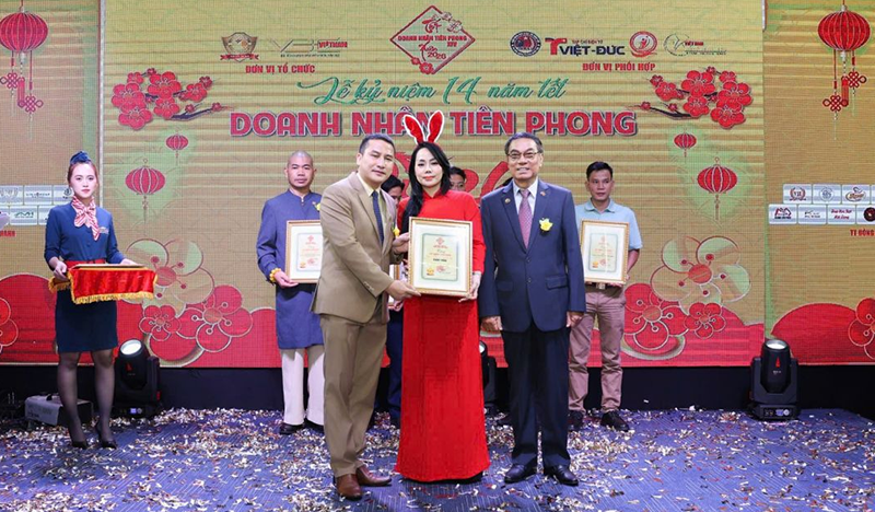 Doanh nhân Cindy Trần giữ chức Chủ tịch HĐVHNT Doanh Nhân phía Nam