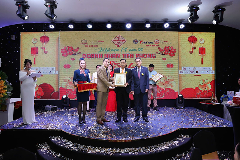 Lương y La Tân giữ chức Phó Chủ tịch HĐ cố vấn chăm sóc sức khoẻ phía Nam