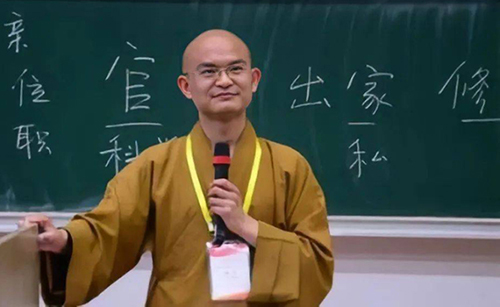 Trương Thanh Quang với pháp danh Hiền Thanh đã có 13 năm tu tập tại chùa Long Tuyền, Bắc Kinh. Ảnh: sohu.