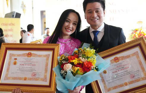 Vợ chồng Thu Huyền - Tấn Minh cùng được phong NSND đợt 10