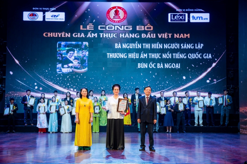 Bún Ốc Bà Ngoại - Top 5 Tinh Hoa Ẩm Thực Hàng Đầu Việt Nam