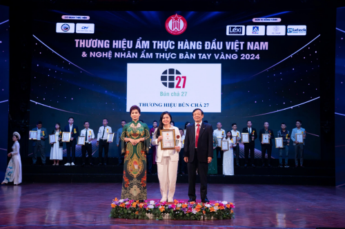 BÚN CHẢ 27 xuất sắc giành giải thưởng Top 10 Thương Hiệu Ẩm Thực Hàng Đầu Việt Nam 2024