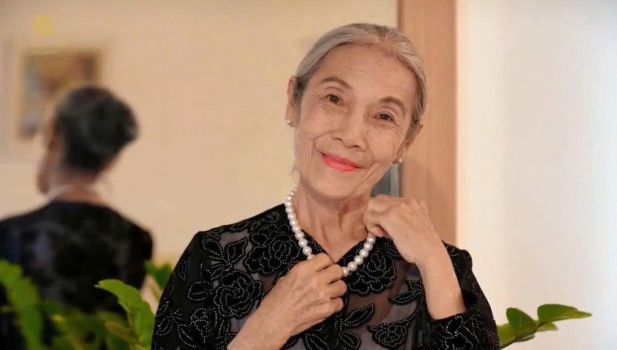 Vì sao khi trưởng thành, chúng ta lại muốn tặng quà cho Mẹ?