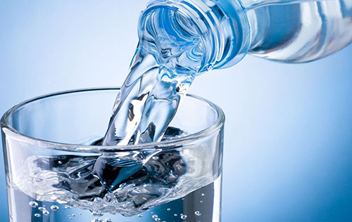 Chuyên gia chỉ ra lợi ích tuyệt vời của thói quen uống nước sau khi ngủ dậy mỗi sáng - Ảnh 3.