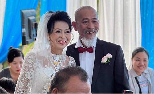 Đám cưới U70 ở TPHCM, cô dâu đợi chú rể suốt hơn 4 thập kỷ - 1