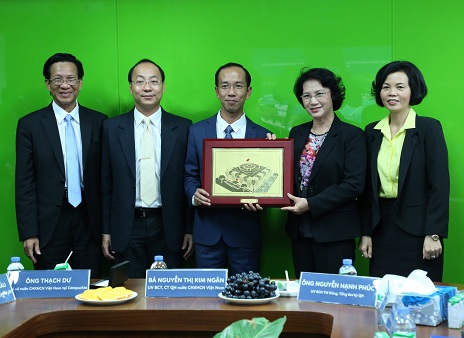 Đoàn Đại biểu QH Việt Nam thăm nhà máy sữa Angkor của Vinamilk tại Campuchia