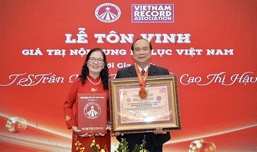 TS. Trần Ngọc Tăng và Nhà giáo Cao Thị Hậu