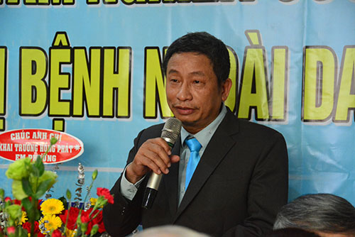 Lương y Phạm Đức Toàn, giám đốc Trung tâm nghiên cứu điều trị bệnh ngoài da