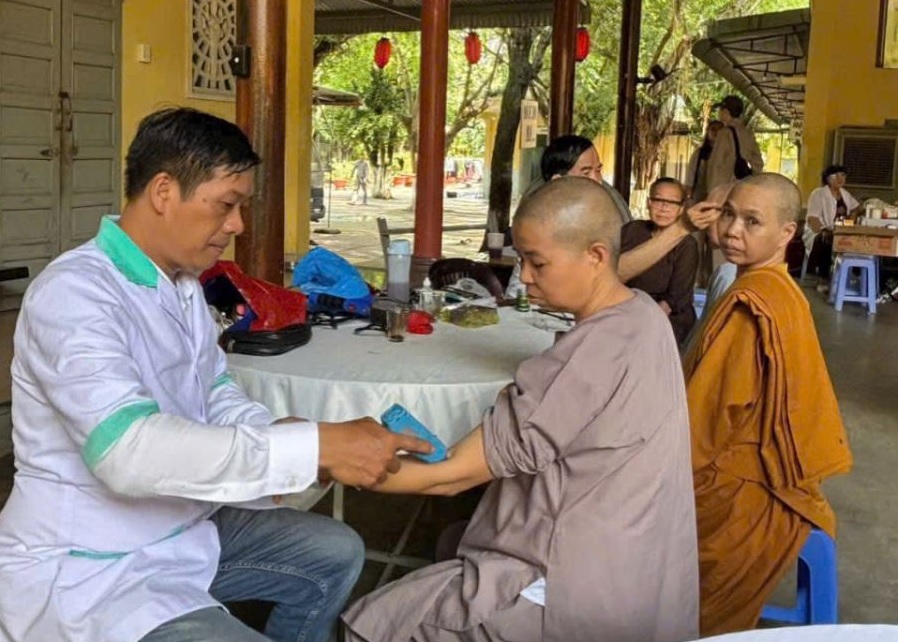 Hành trình của lương y La Tân với các hoạt động khám sức khỏe từ thiện