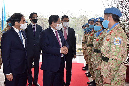 Thủ tướng Phạm Minh Chính thăm hỏi các chiến sĩ lực lượng Gìn giữ hòa bình Liên Hợp Quốc của Việt Nam