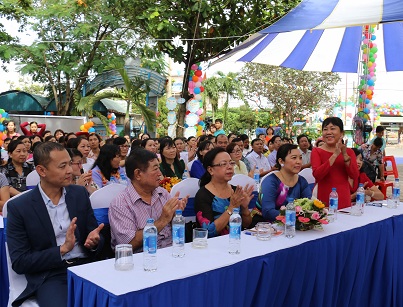 Đông đảo các thầy cô giáo và các em học sinh mầm non Đồng Nai đã đến tham dự lễ phát động chương trình Sữa học đường Quốc gia tại tỉnh Đồng Nai do Vinamilk và Tetra Pak tổ chức