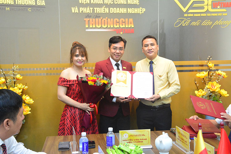 Trao quyết định bổ nhiệm phó chủ tịch THDC đối với ông Đặng Tuấn Tiến