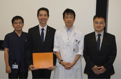  TS. BS. Nguyễn Nguyễn Thái Bảo (thứ 2 từ trái qua) với các giáo sư người Nhật