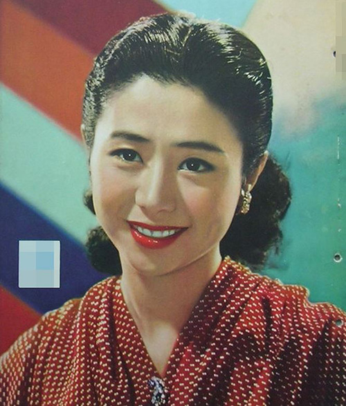 Nobuko Otowa từng là nữ diễn viên múa truyền thống.