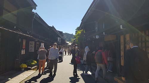 Khu phố cổ Hidatakayama sầm uất, mua bán tấp nập