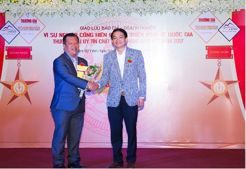 Ông Đặng Văn Hải nhận quyết định bổ nhiệm từ ông Trần Lâm Thắng, Phó chủ tịch thường trực VBC Club