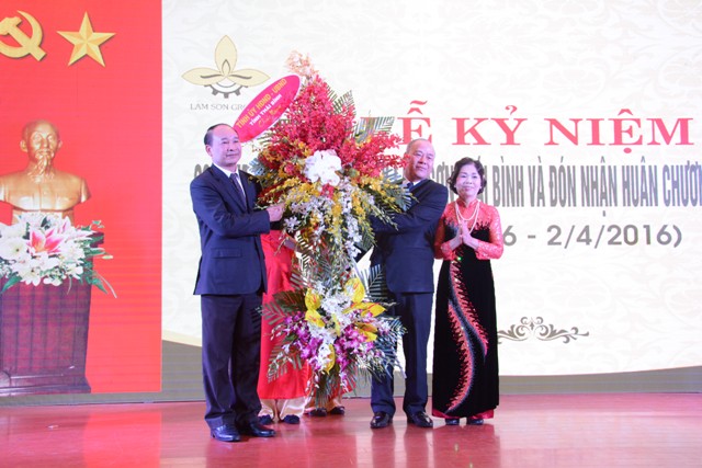 Công ty CP SXKD XNK Lam Sơn kỷ niệm 20 năm thành lập và đón nhận Huân chương Lao động hạng Nhì.