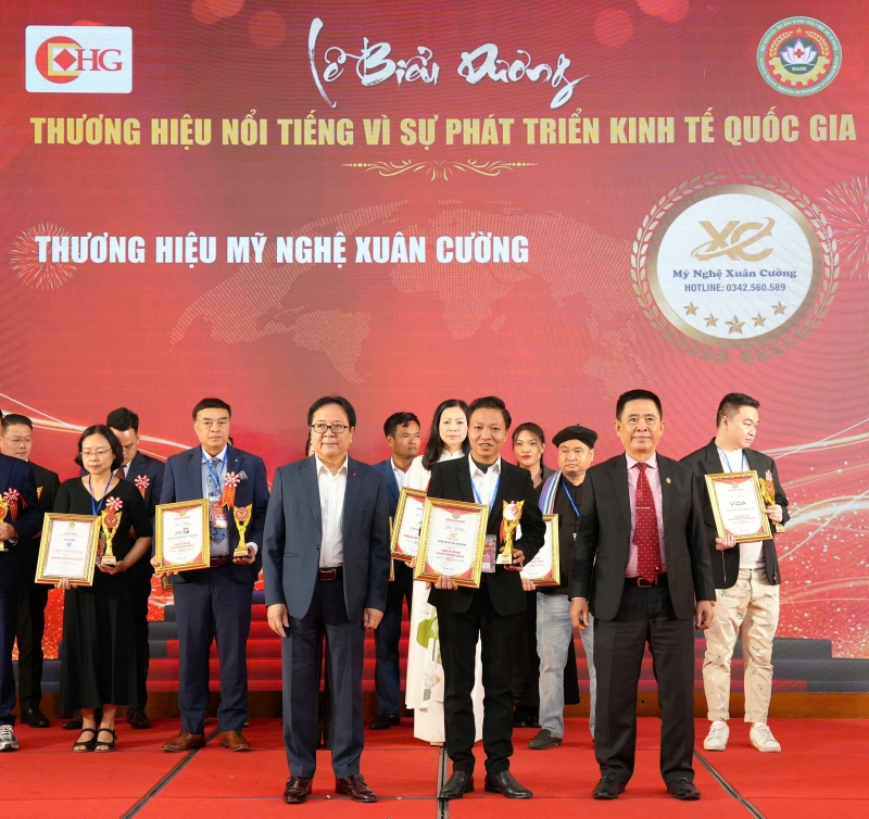 Nghệ Nhân Nhữ Văn Cường: Người thổi hồn vào gỗ tại làng nghề Đông Giao